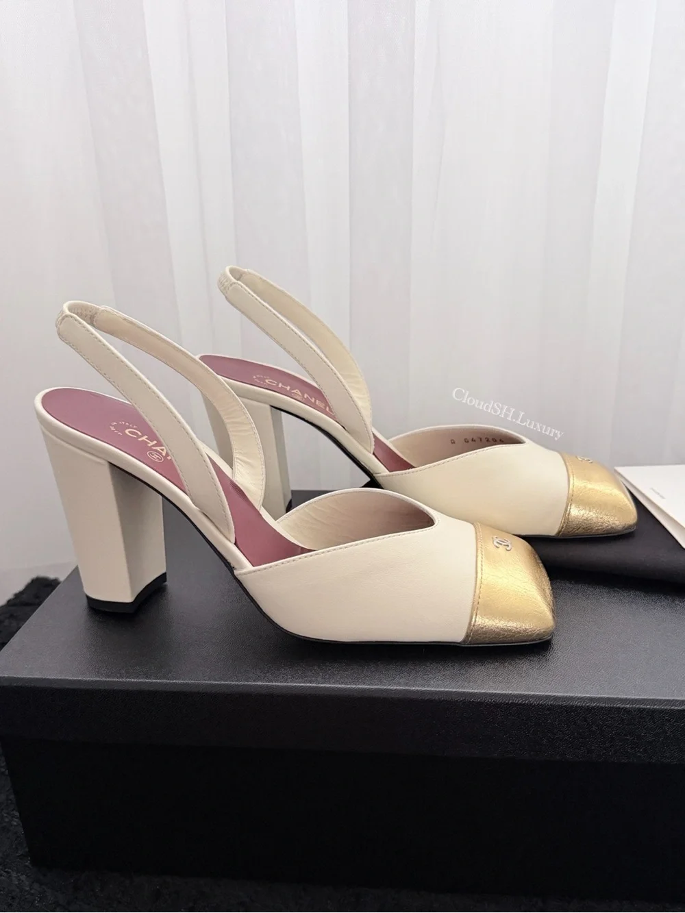 Auth BNIB Chanel Square Cap Toe Gold CC Slingback Pumps White - Size 37